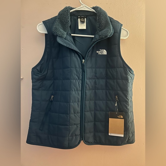 The North Face Women’s Junction Insulated Vest – Medium - Picture 3 of 5